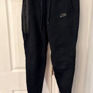 Nike Men's Tech Fleece Joggers Size Small in color black